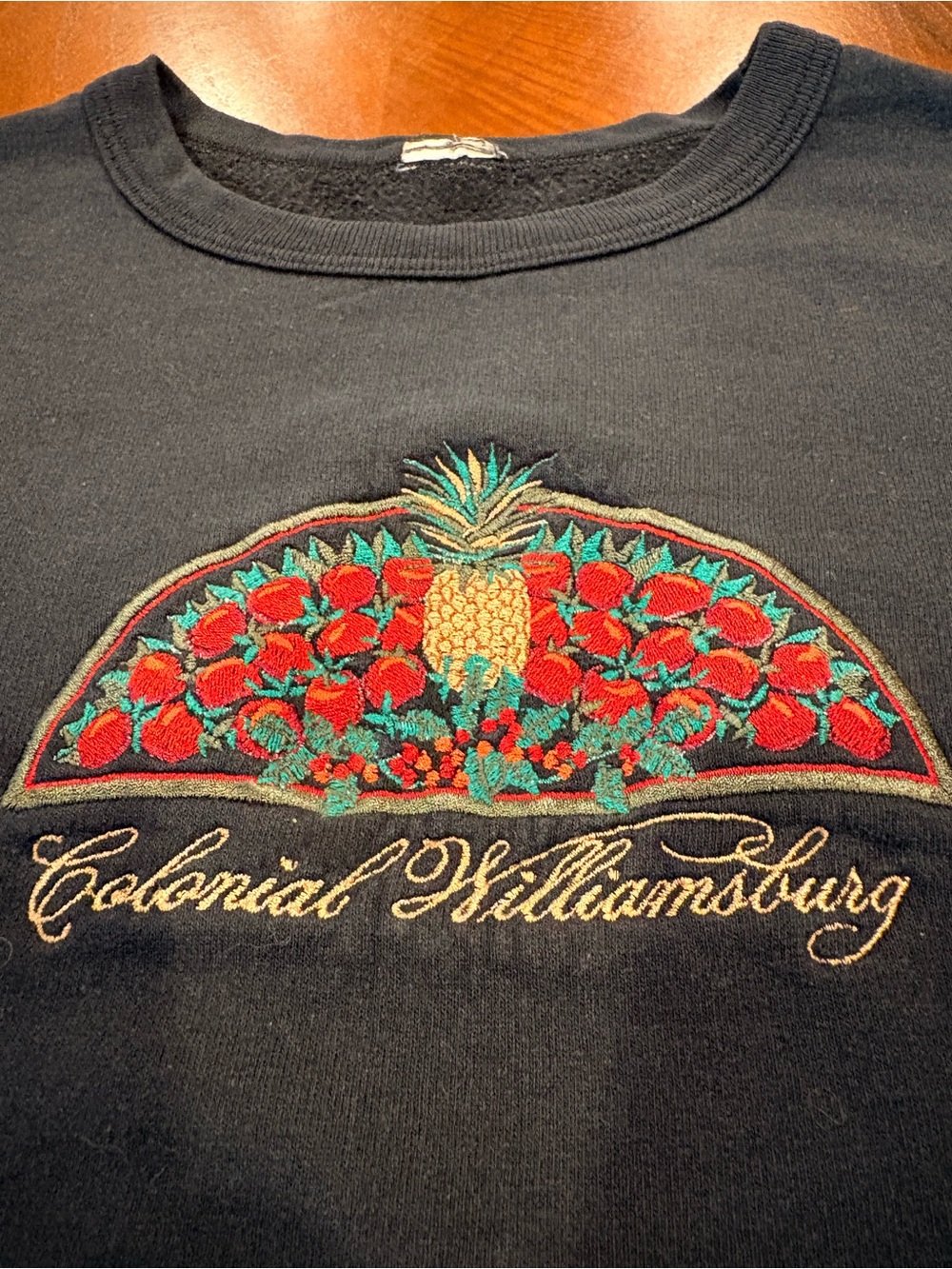 Blue sweatshirt with Pineapple Embroidery, colonial Williamsburg, size large - Picture 5 of 8